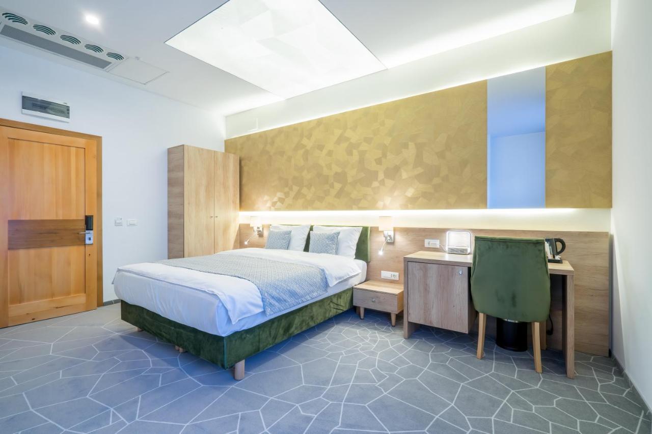 Hotel Console ซโลโบเซีย ภายนอก รูปภาพ